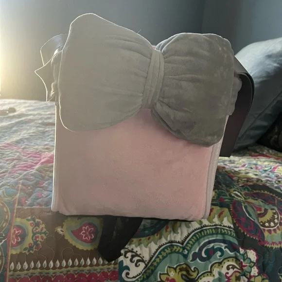 Pink Pet Carrier with grey Straps - Picture 2 of 4